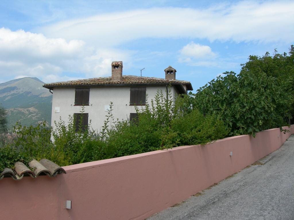 Santa Croce Βίλα Fossato di Vico Εξωτερικό φωτογραφία